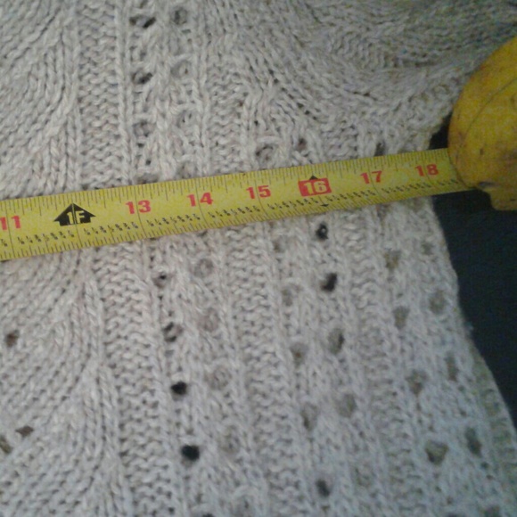 Sleeping on snow .sweater - Picture 8 of 8